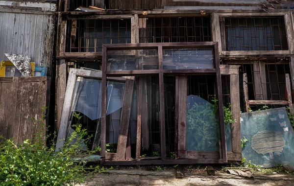 Old Frames Shutters Glass Dismantled Stacked Each Other Front Front — Stockfoto