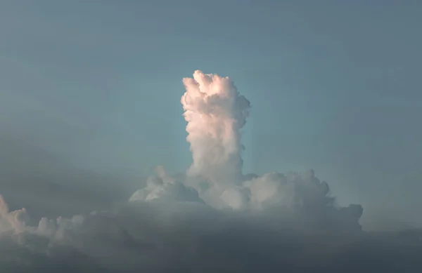 Blick Auf Den Blauen Himmel Mit Wolken Hintergrund Die Form — Stockfoto