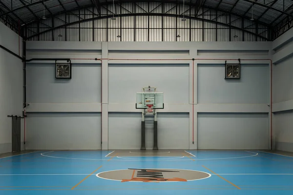 泰国曼谷 2020年10月15日 从空荡荡的篮球场观看 室内篮球场 篮球场内部 文字空间 选择性焦点 — 图库照片