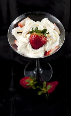 dessert. fraises à la crème
