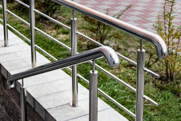 Une Rampe Des Balustrades Métalliques Entrée Bâtiment Résidentiel Pour Commodité — Photo