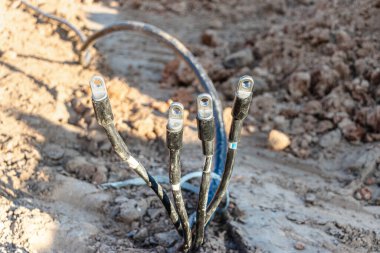 Siperdeki elektrik kablosunun uçları. Elektrik kablosu kurulumu. Kablo sonları