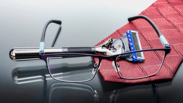 Maquinilla Afeitar Moderna Para Hombre Con Gafas Corbata Negocios Los —  Fotos de Stock