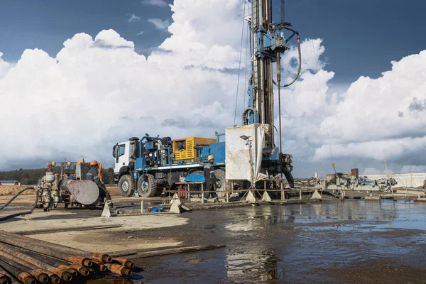 Nşaat Alanında Sondaj Sondajı Derin Kuyu Kazmak Petrol Gaz Minerallerinin — Stok fotoğraf