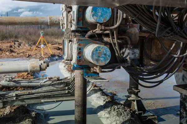 Τρυπάνι Γεώτρησης Κοντά Εργοτάξιο Τρύπημα Βαθιάς Τρύπας Εξόρυξη Ορυκτών Πετρελαίου — Φωτογραφία Αρχείου