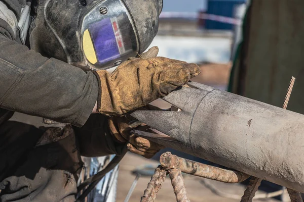 Welder Work Clothes Welding Pipe Construction Site Close — Zdjęcie stockowe