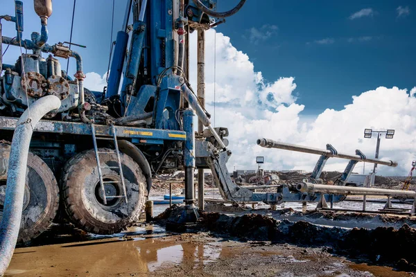 Nşaat Alanında Sondaj Sondajı Derin Kuyu Kazmak Petrol Gaz Minerallerinin — Stok fotoğraf