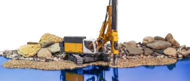 Güçlü hidrolik sondaj kulesi. Sıkılmış yığın aygıtı. Yığın vakıfları. İnşaat için toprak güçlendirme. Toprağı eşeliyorlar.