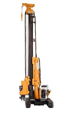 Hidrolik sondaj platformu beyaz arka planda izole edildi. Kazık kazmak için tırtıl sondajı. Kuyuların kazılması