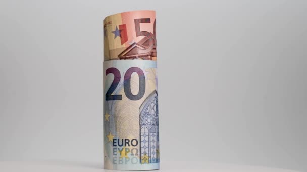 Aufgerollte Euro Banknoten Rotieren Auf Weißem Hintergrund Nahaufnahme Wirtschaft Und — Stockvideo