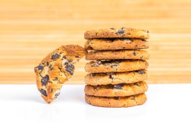 Bisküvi çikolata ile