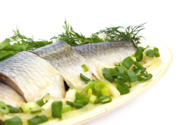 bir tabakta ringa balığı