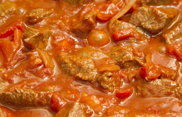 Rundvlees goulash koken — Stockfoto