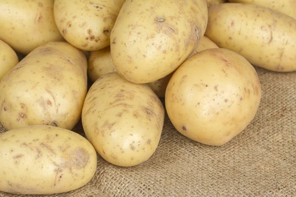 Pile of potatoes on a hessian sack — Stock Photo, Image