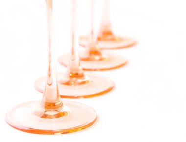 satır pembe kök şarap gözlük