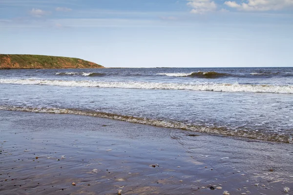 Strand in de buurt van filey in Noord yorkshire Verenigd Koninkrijk — Stockfoto