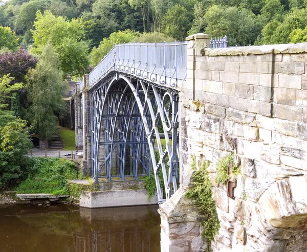 Severn nehri geçerken demir köprü — Stok fotoğraf