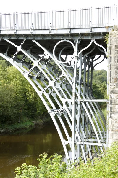 El puente de hierro sobre el río Severn — Foto de Stock