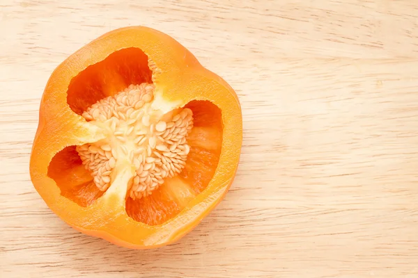 De helft van een oranje peper — Stockfoto
