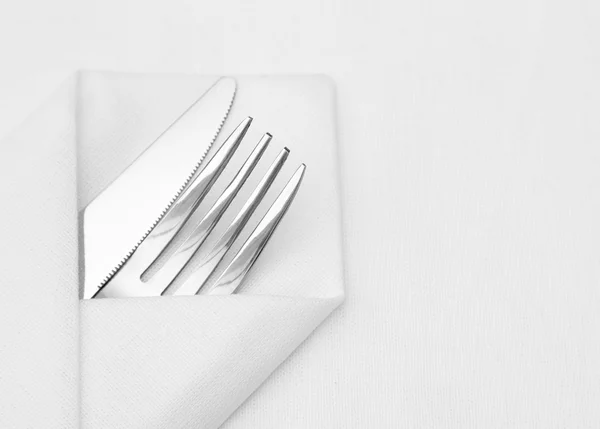 Place setting, cutlery and white napkin — Stock Photo, Image