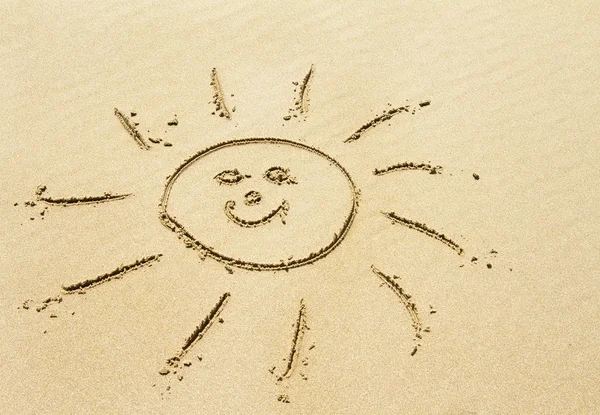 Dessin au soleil sur une plage de sable doré — Photo