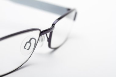 göz gözlük görüntüyü kapat