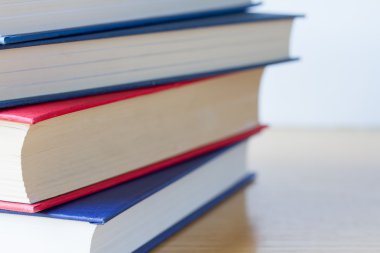 yığın kitap ahşap tablo