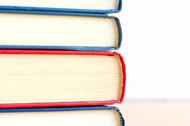 ahşap masa kitap görüntü kadar yakın