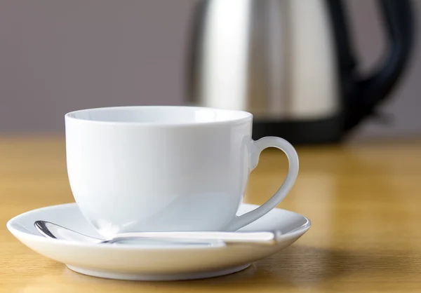 Cup of tea with kettle — Stock Photo, Image