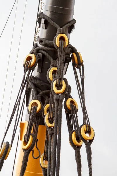 Old ship ropes rigging on mast — Stock Photo, Image
