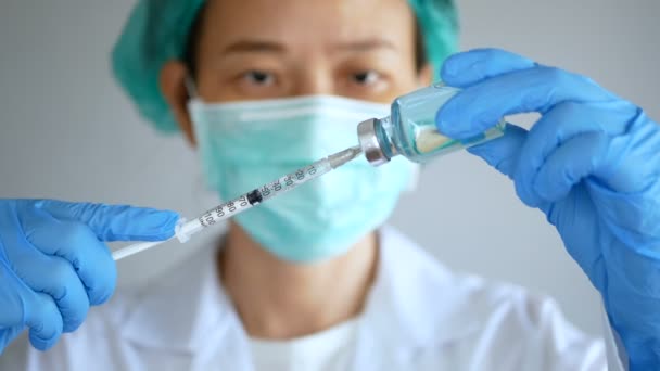 Vaccination Contre Coronavirus Covid Asiatique Médecin Préparer Vaccin Injectable Pris — Video