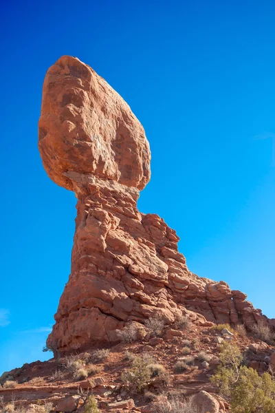 Équilibrage du rocher au parc national des Arches — Photo