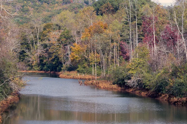 Hiwassee rivier in de herfst — Stockfoto