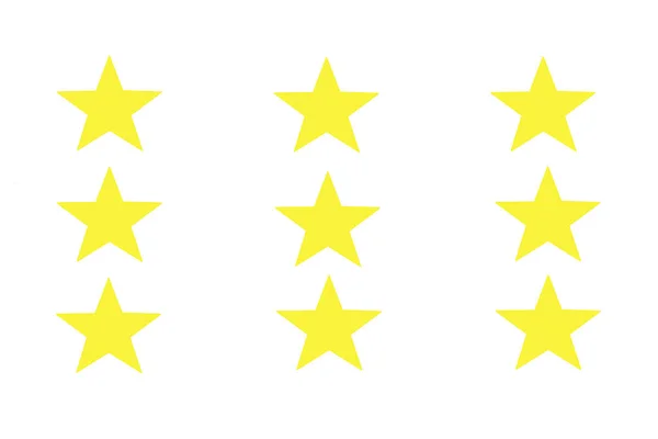 Beyaz arka planda izole edilmiş, siyah ve altın renginde beş köşeli büyük bir yıldız.