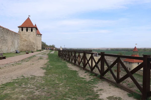 Liman şehrinin antik kalesi, taş duvarlar, izole şövalye unsurları.