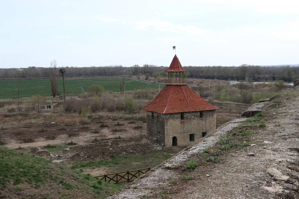 孤立した騎士の要素の古代の要塞 — ストック写真