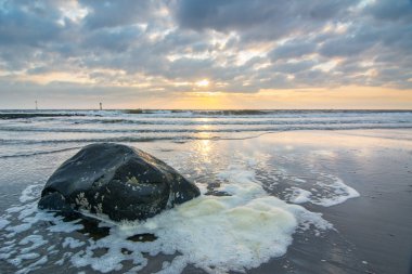 günbatımı üzerinde Hollanda beach