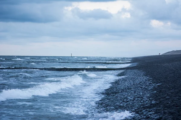 海を破る水を満たしています。 — ストック写真