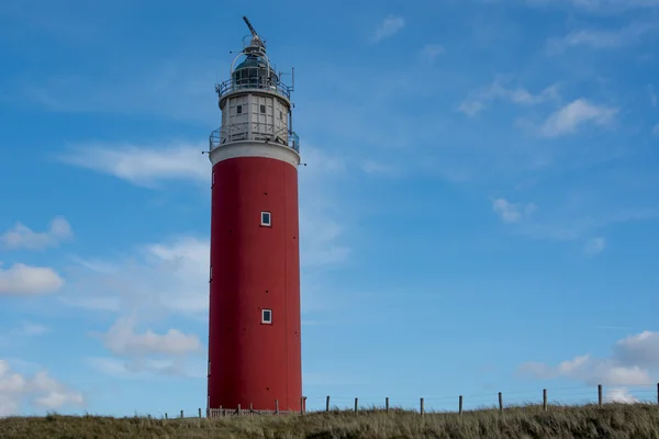 Rode watchower in de duinen — Stockfoto