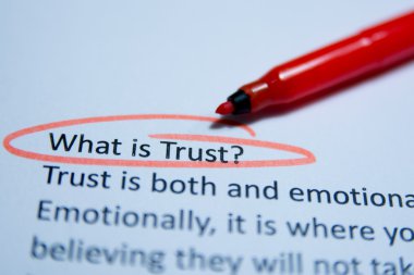 Kırmızı kalemle daire içinde metin güven