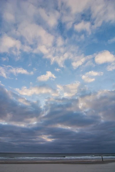 Zonsondergang boven de Nederlandse zee — Stockfoto