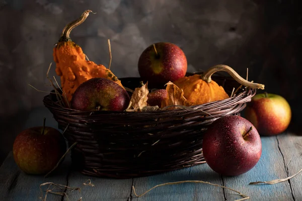 Red Apples Small Pumpkins Wicker Basket — Stock Photo, Image