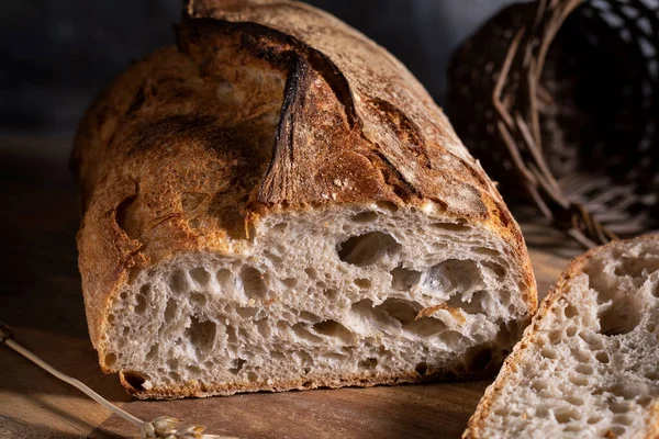 White Wheat Sliced Bread Wooden Table lizenzfreie Stockfotos