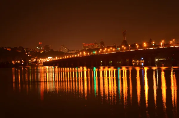 Paton Köprüsü'nde gece, kiev, Ukrayna — Stok fotoğraf