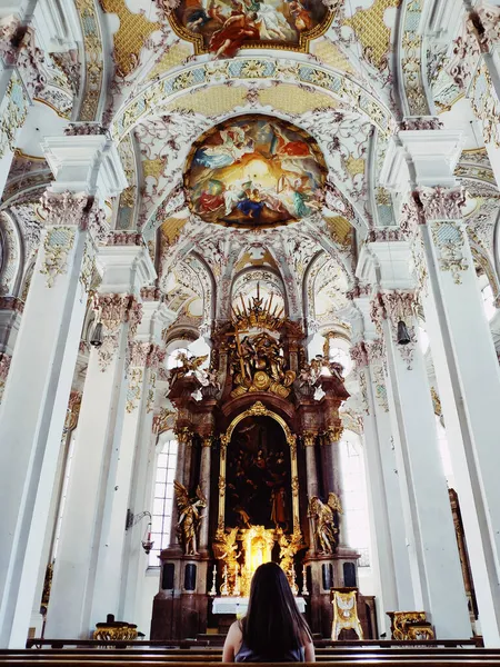 มิวนิค, เยอรมนี 28 มิถุนายน ค.ศ. 2019: ภายในของ Heilig Geist Kirche หรือคริสตจักรของพระวิญญาณบริสุทธิ์ รูปภาพสต็อกที่ปลอดค่าลิขสิทธิ์