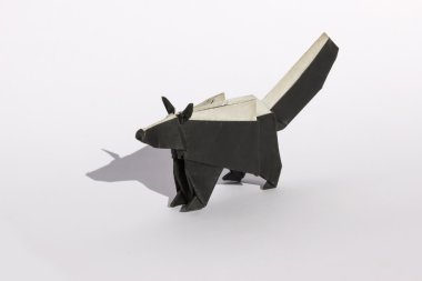 origami kokarca üzerinde beyaz izole