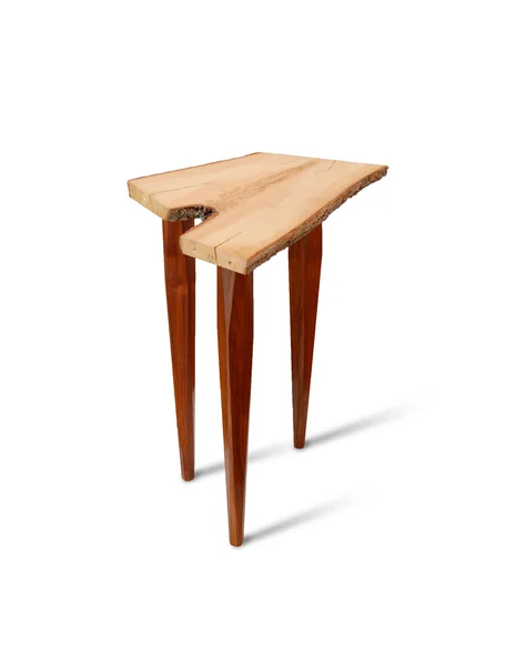 Zabytkowe drewniane krzesło na białym tle — Zdjęcie stockowe