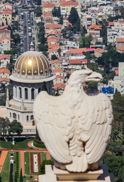 Pomnik orła w ogrodzie Bahai w Hajfie, Izrael — Zdjęcie stockowe