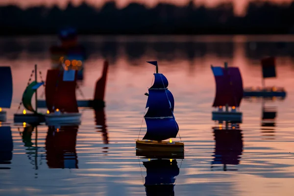 Fleet Toy Sailboats Sunset — Stock Photo, Image