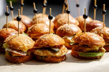 olay catering adlı mini hamburger yakın çekim